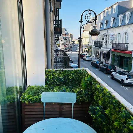 아파트 Le Joli Petit Morny Hypercentre